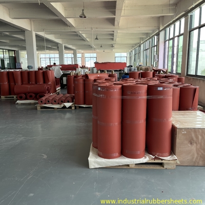 Kırmızı Renk 1.5-50mm Kalınlıklı Yüksek Sıcaklıklı Silikon Köpük Yaprakı Kapalı Hücre