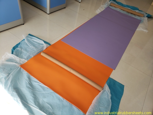 Süper Geniş Silikon Kauçuk Yaprakları Silikon Yaprakları Eklemsiz En Fazla 3600mm Genişliğinde Silikon Yaprakları