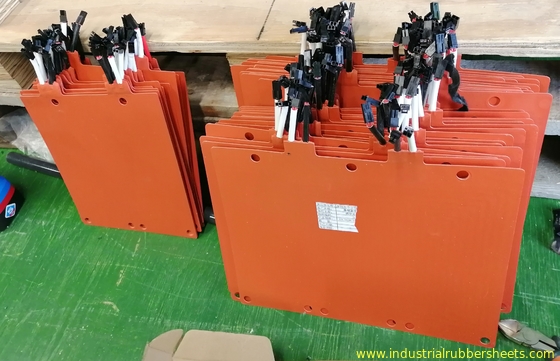 Yeni Enerji Otomobili için Yüksek Sıcaklık Isıtma Kapasitesine Sahip Silikon Kauçuk Isıtıcı 3A1002 2.0mm x 228.5mm x 290mm